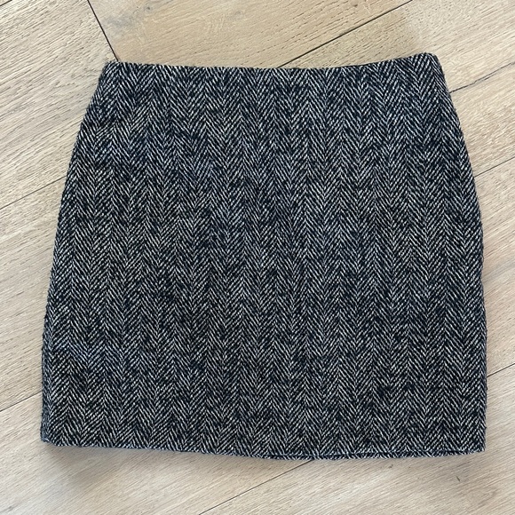 H&M Dresses & Skirts - H&M Black and White Mini Skirt